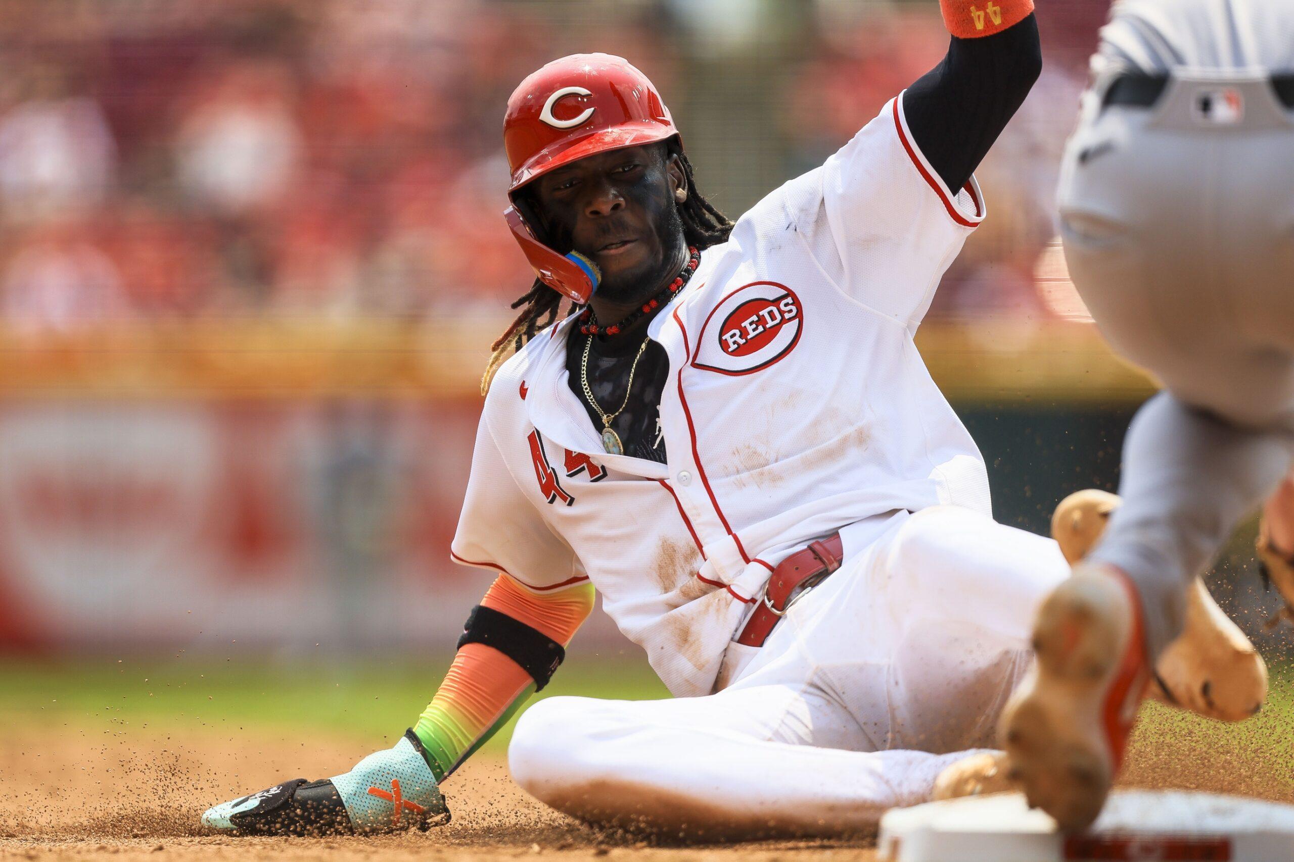 Cincinnati Reds shortstop Elly De La Cruz (44) steals third in the sixth inning against the San Francisco Giants at Great American Ball Park